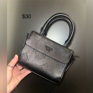 mini guess bag 🖤